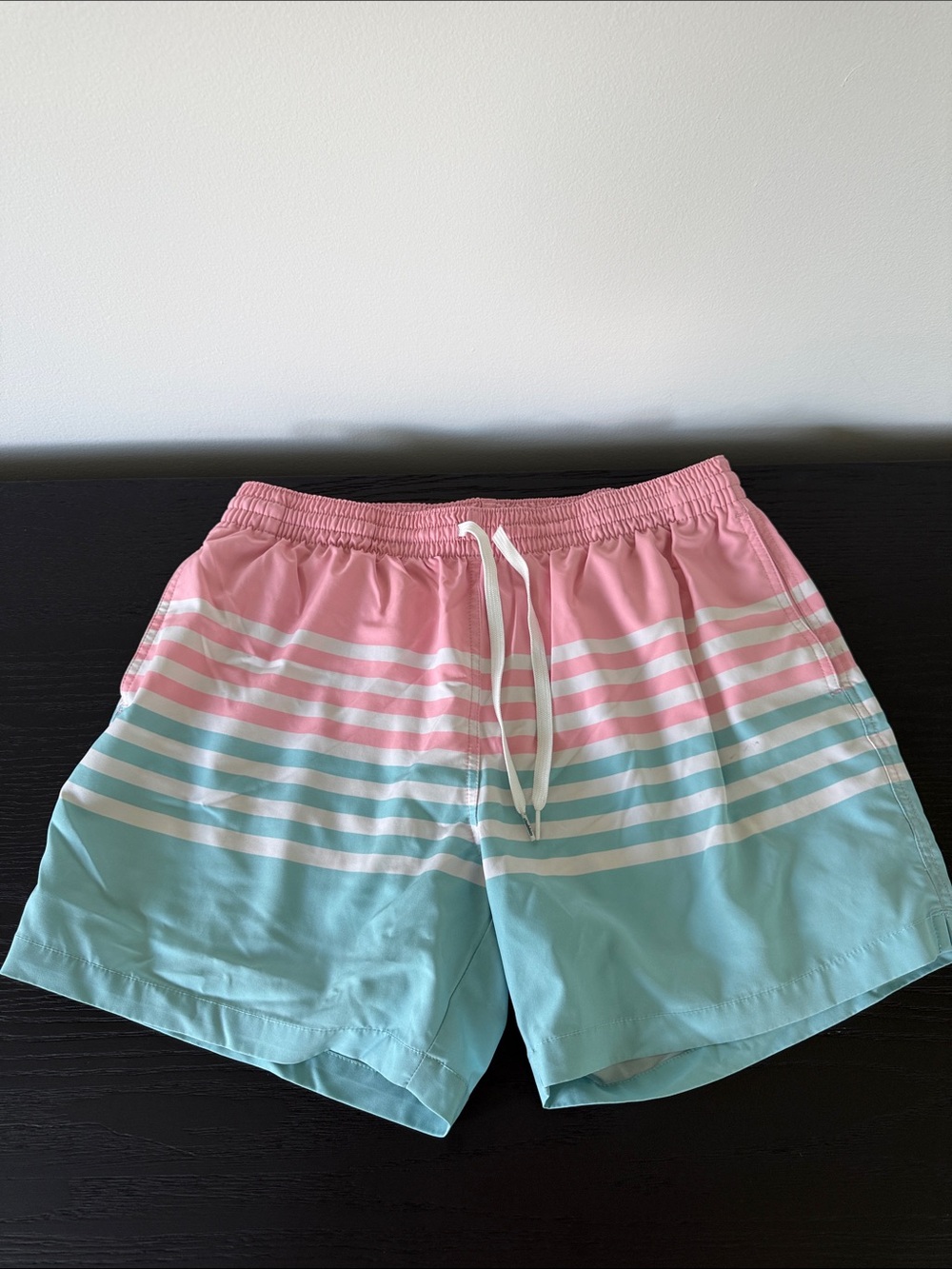 Chubbies XL 5.5” Pink and Light Blue Striped Swim Trunks w/ liner